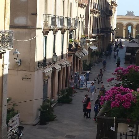 B&B Arco Dell'Orologio Trapani Exterior photo